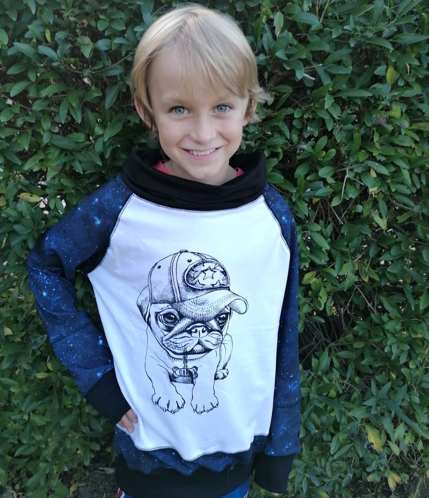 Mikiny se stojáčkem, s kapucí