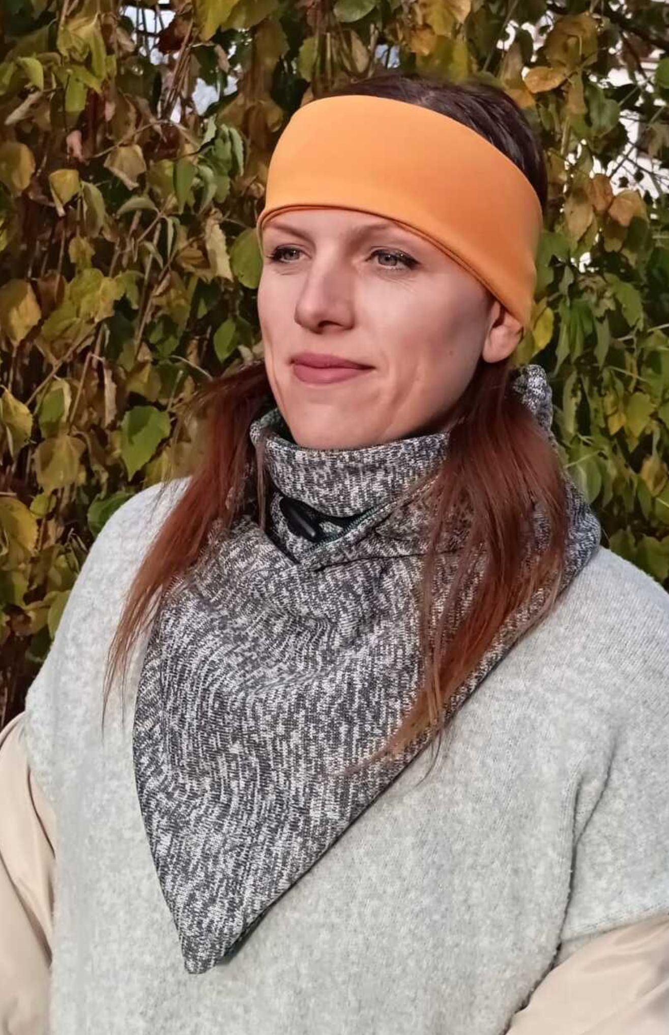 NIKOLEX Oboustranná čelenka barva červená s vločkami, vel. 52/55