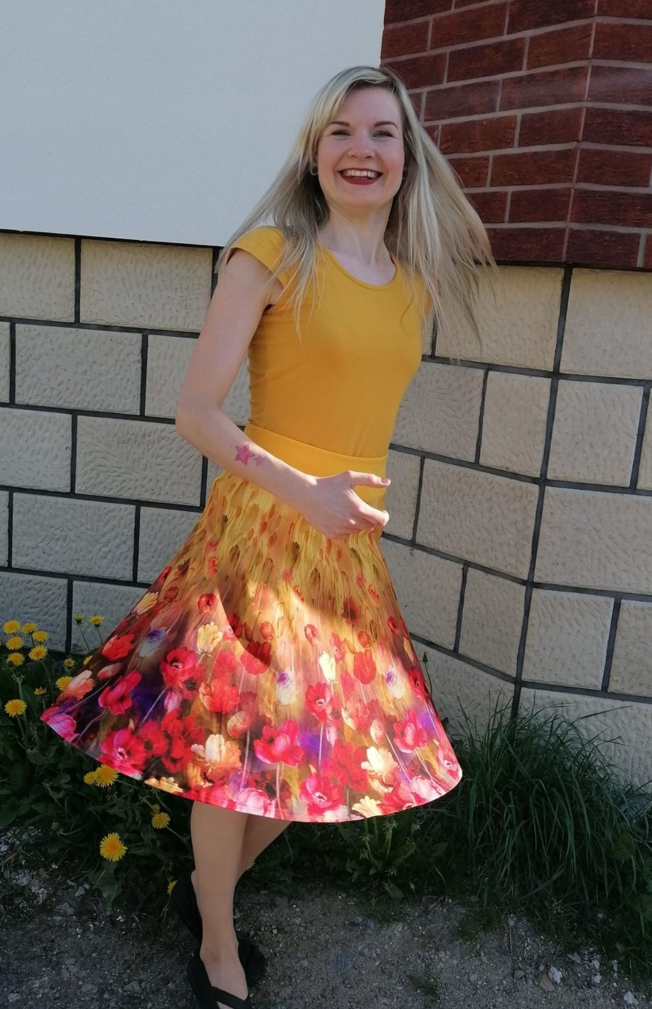 Originální dámská sukně z bavlny, vzor máky, vel. S/L