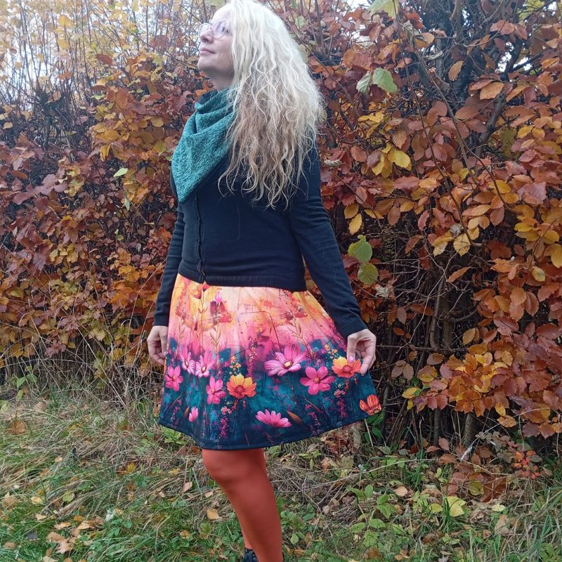 Točivá dámská půlkolová sukně z úpletu, Rozkvetlé květy, vel. S/L