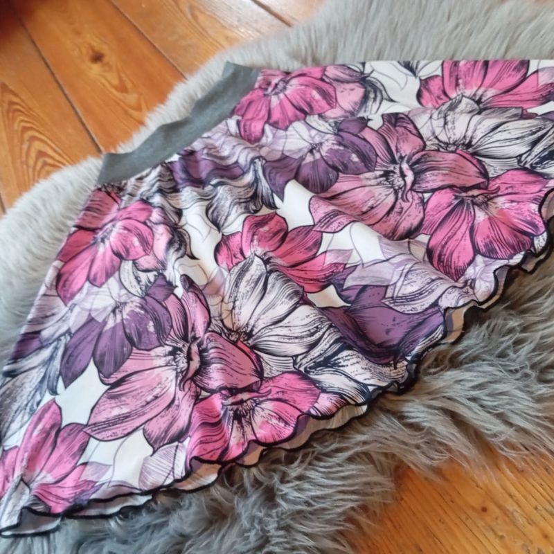 Dívčí letní sukně Květiny silky, vel. 8-10 let