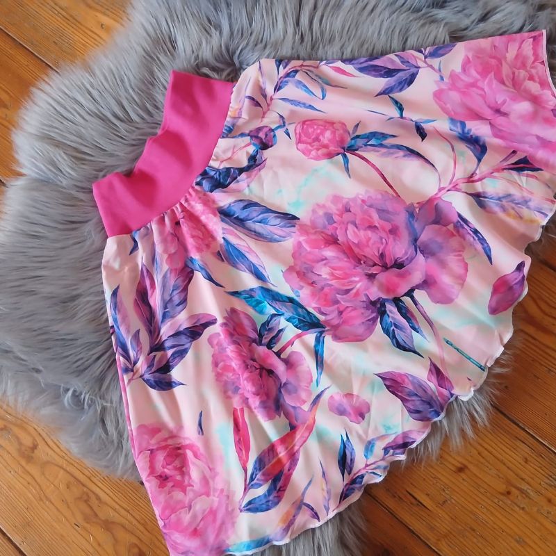 Půlkolová dívčí sukně, silky, růžový květ, vel. 8-12 let