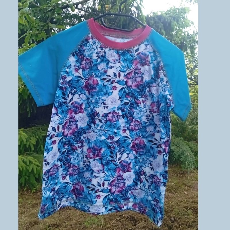 NIKOLEX Dívčí triko modré, vzor květy,  vel. 152/164