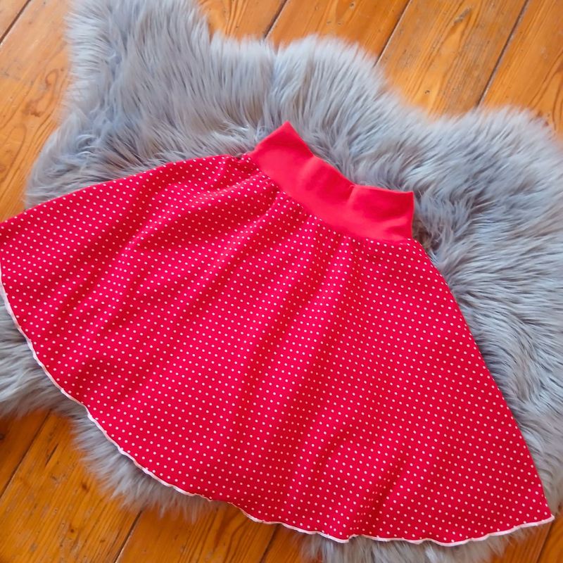 Dívčí půlkolová sukně ze silky červená puntík, vel. 8-12 let